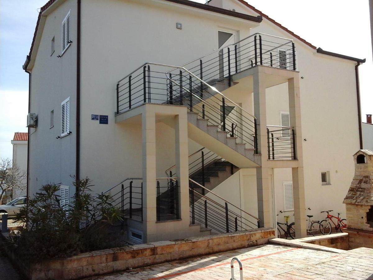 Apartments 4 Dolphins Rogoznica  Exterior photo